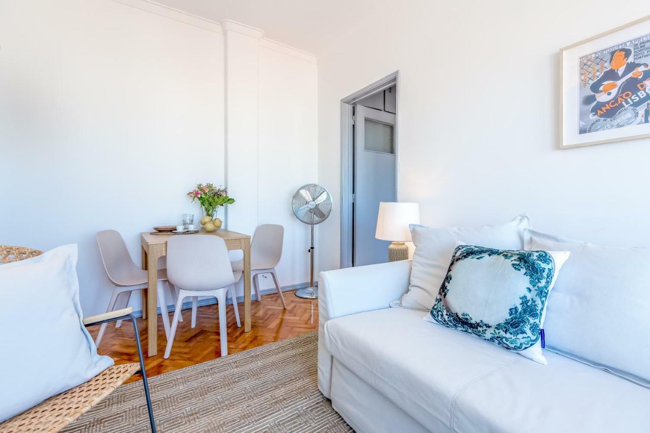 Renovated Sunny Apartment With Amazing Sunset Balcony , By Timecooler リスボン エクステリア 写真